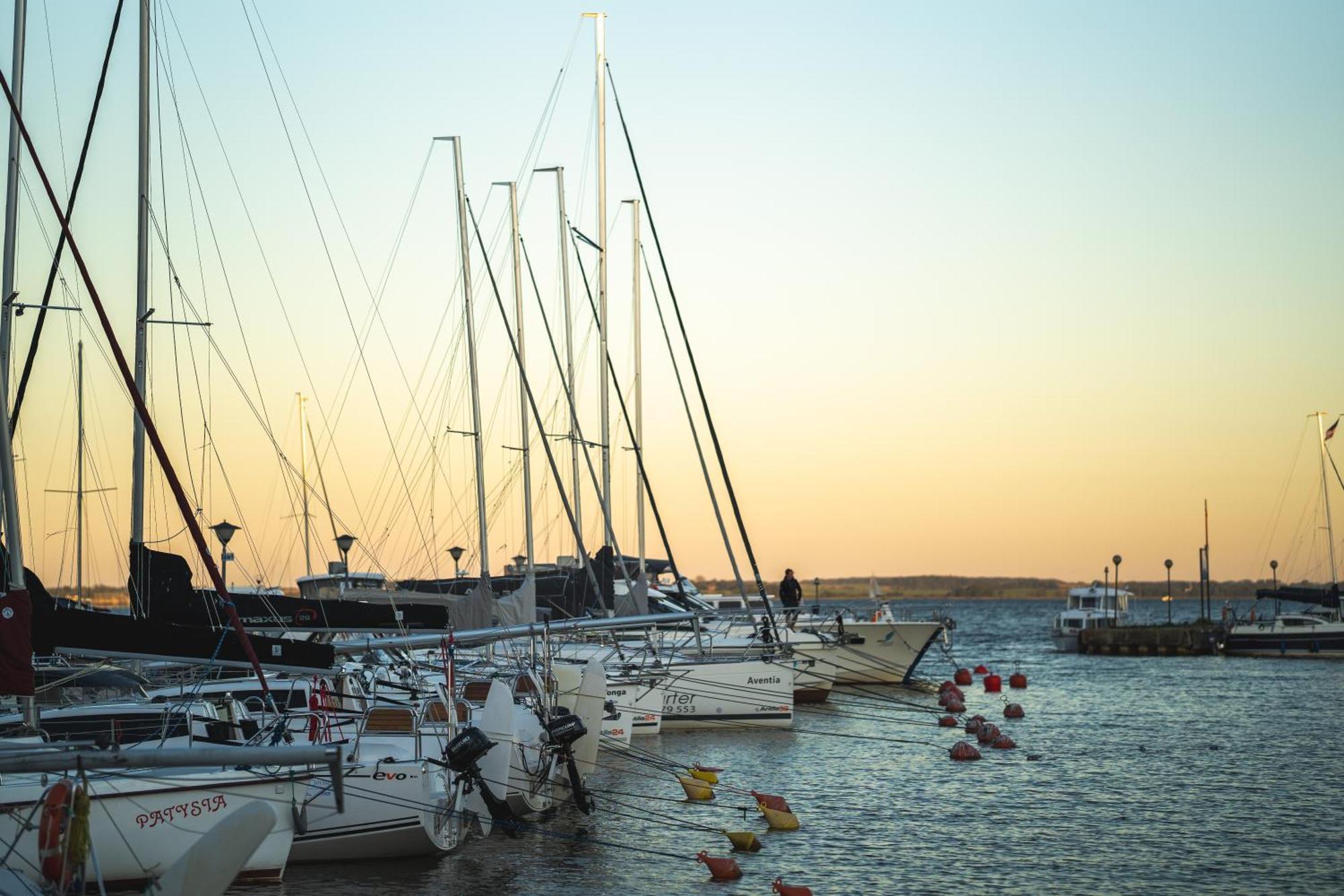 Yacht Apartments Вилкасы Экстерьер фото